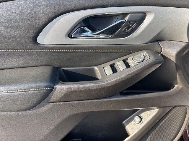 Used 2021 Chevrolet Traverse LT image 13