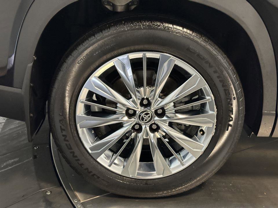 Used 2024 Toyota Grand Highlander Platinum image 16
