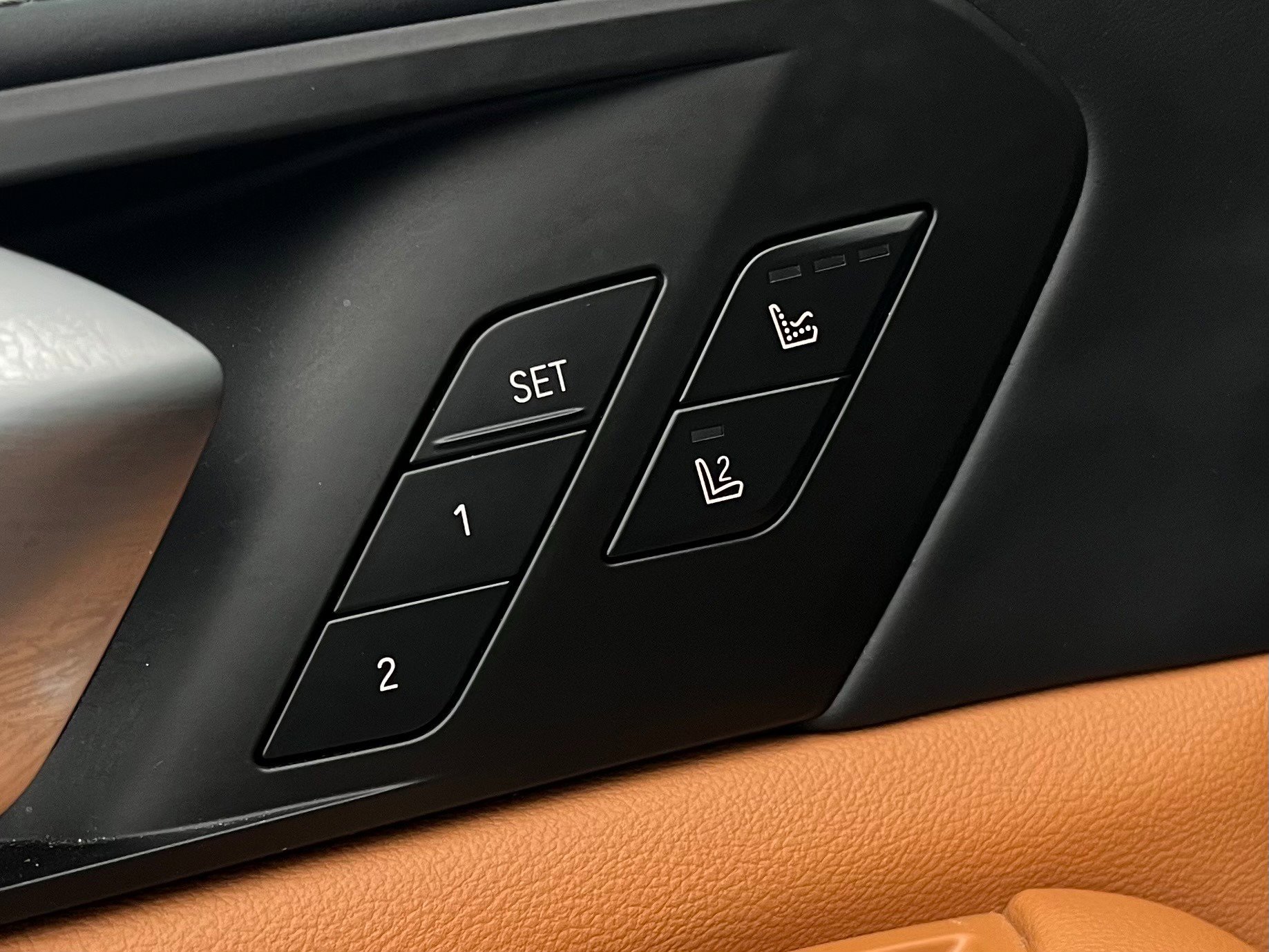 Used 2022 BMW X5 M50i w/ Executive Package image 68