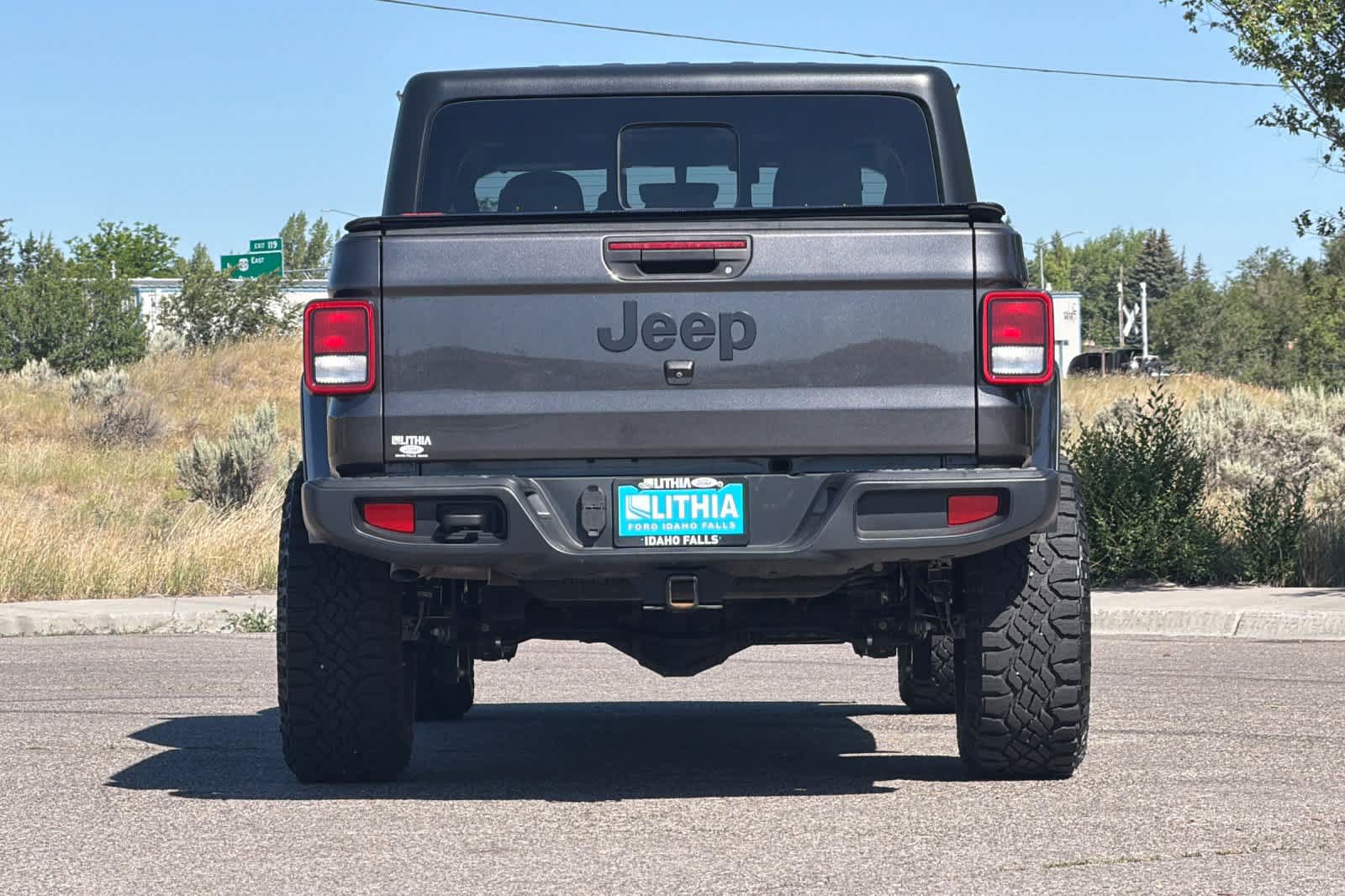 Used 2023 Jeep Gladiator Sport AWD/4WD image 7