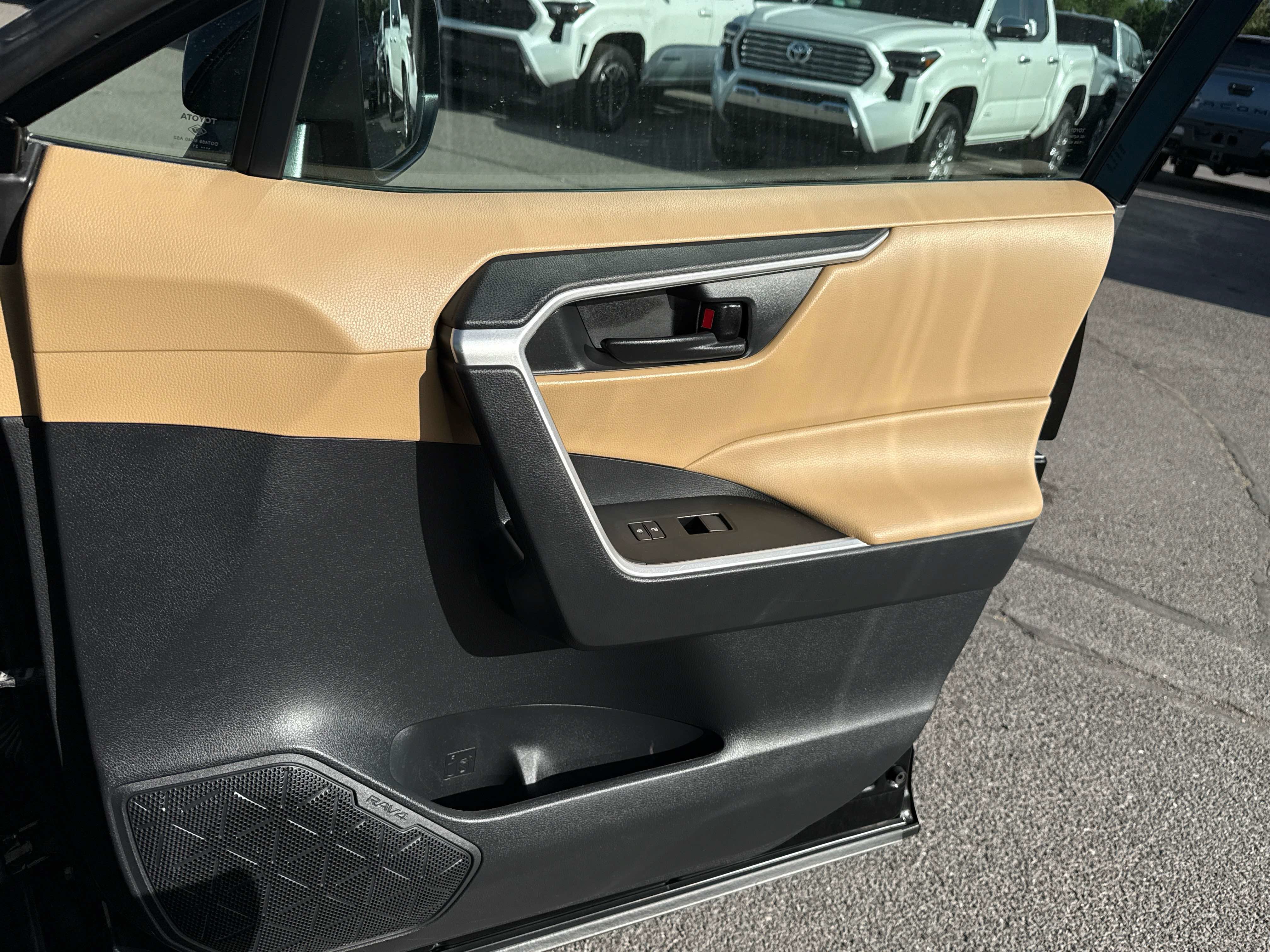 Used 2021 Toyota RAV4 LE AWD/4WD image 19