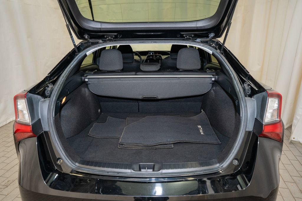 Used 2021 Toyota Prius LE image 6