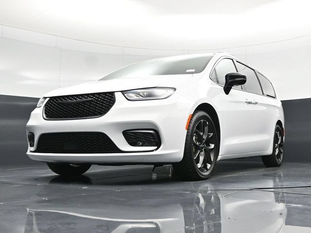 Used 2025 Chrysler Pacifica Limited FWD image 62