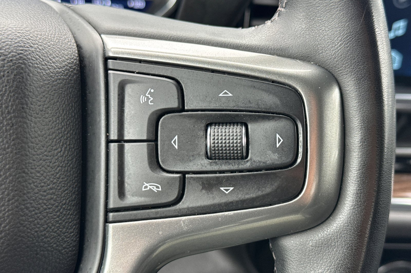 Used 2023 Chevrolet Silverado 1500 LT AWD/4WD image 37