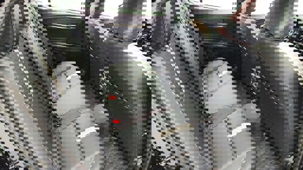 Used 2025 Toyota Camry SE w/ Convenience Package image 20