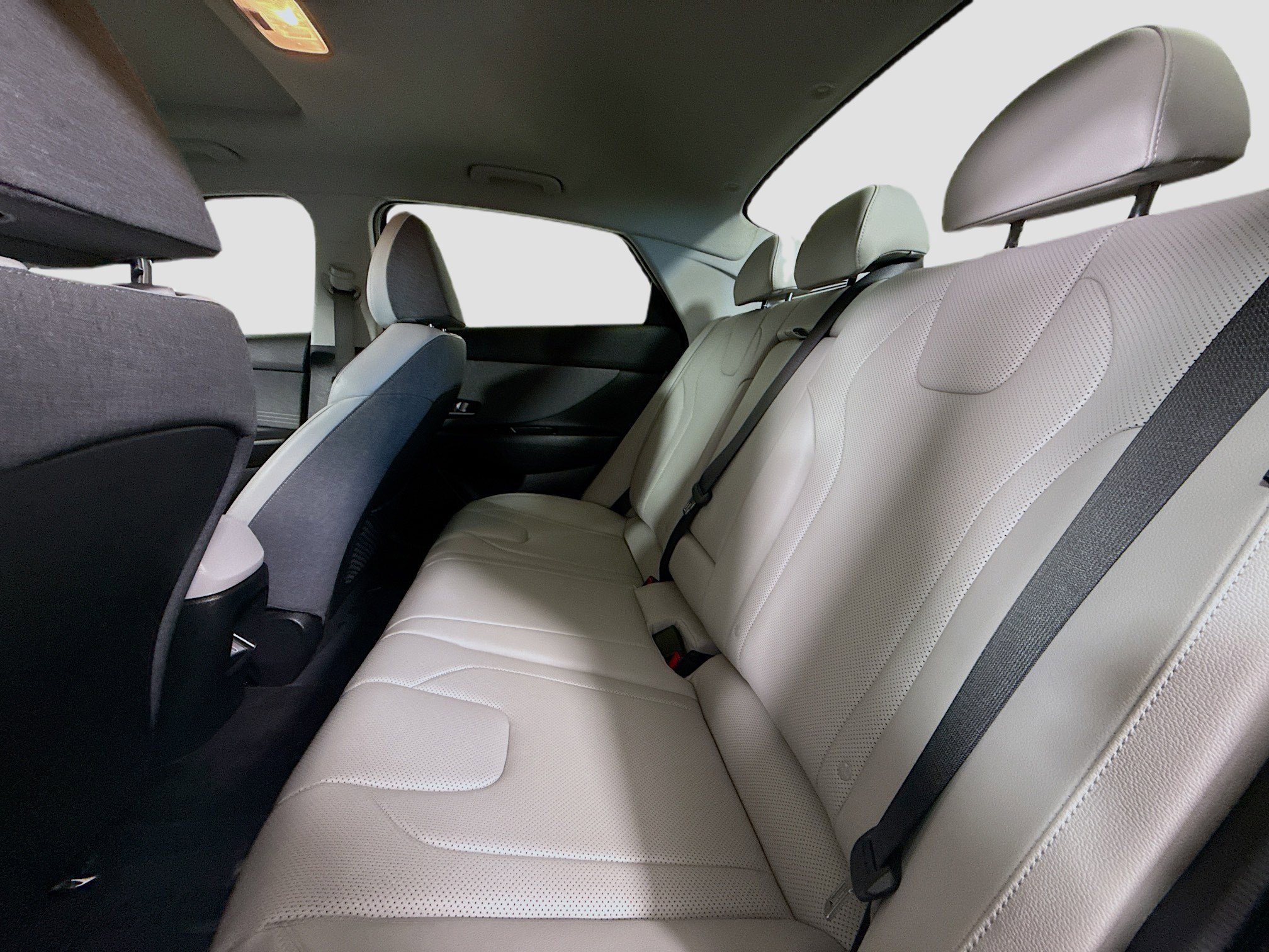 Used 2025 Hyundai Elantra Limited image 25