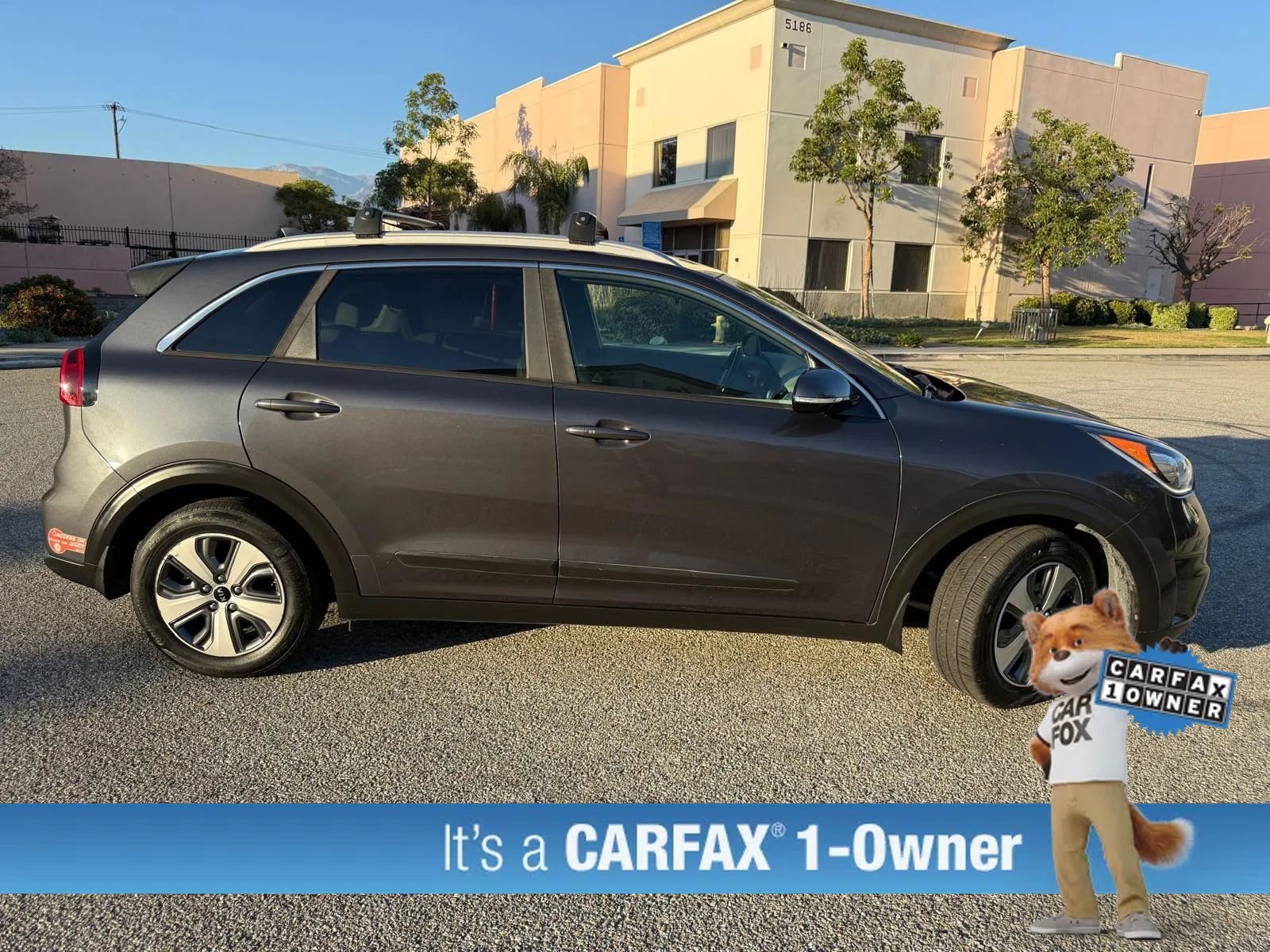 Used 2018 Kia Niro EX image 3