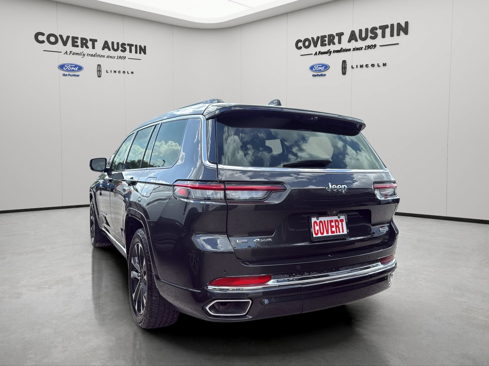 Used 2023 Jeep Grand Cherokee L Overland w/ Advanced Protech Group III AWD/4WD image 4
