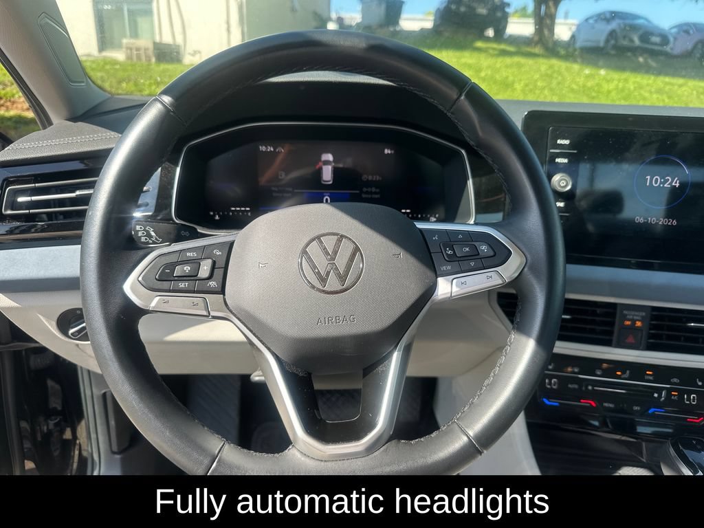 Used 2025 Volkswagen Jetta SE w/ Sunroof Package FWD image 15