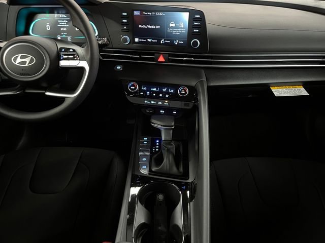 Certified 2025 Hyundai Elantra Blue image 12