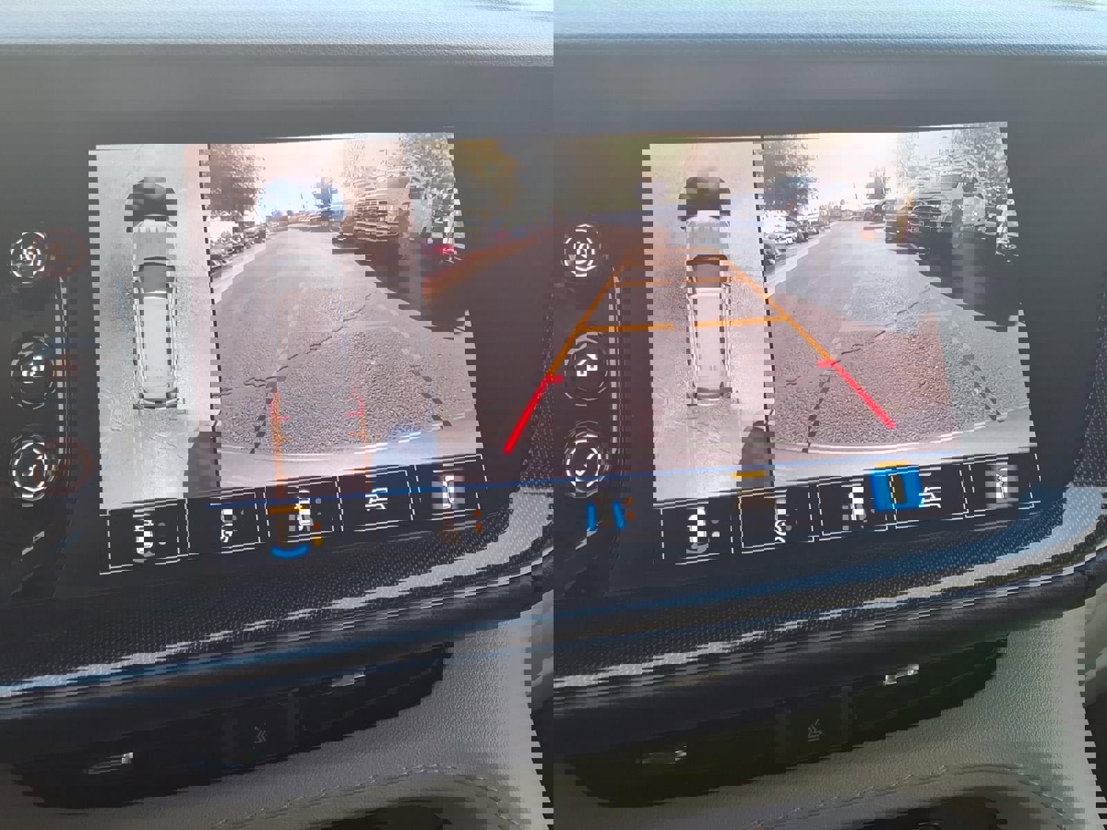 Used 2021 Buick Envision Essence w/ Technology Package I image 27