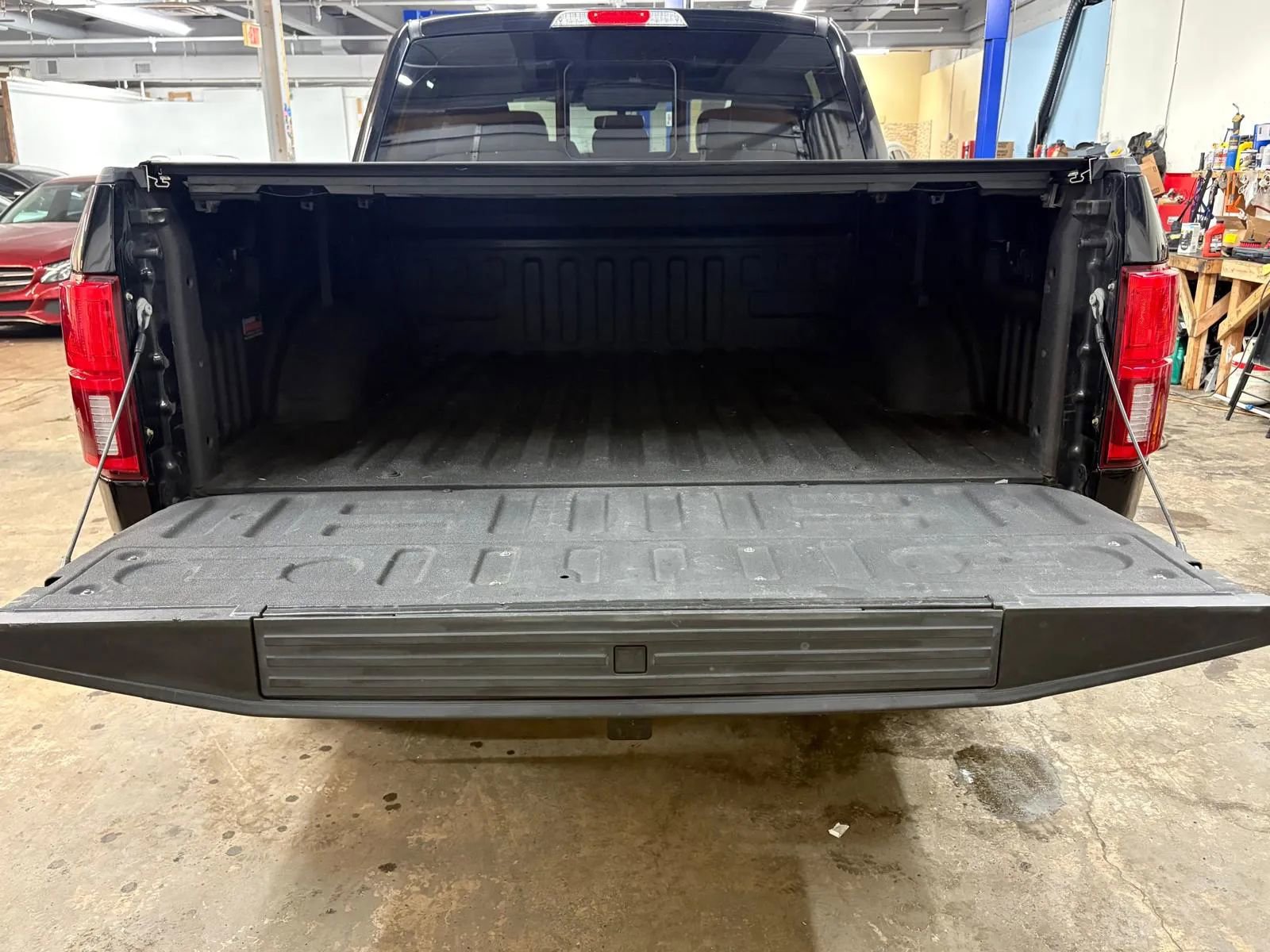 Used 2018 Ford F150 Lariat w/ Equipment Group 502A Luxury AWD/4WD image 9