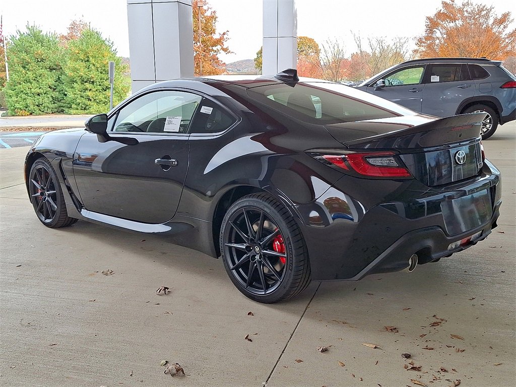New 2025 Toyota GR86 Premium image 3