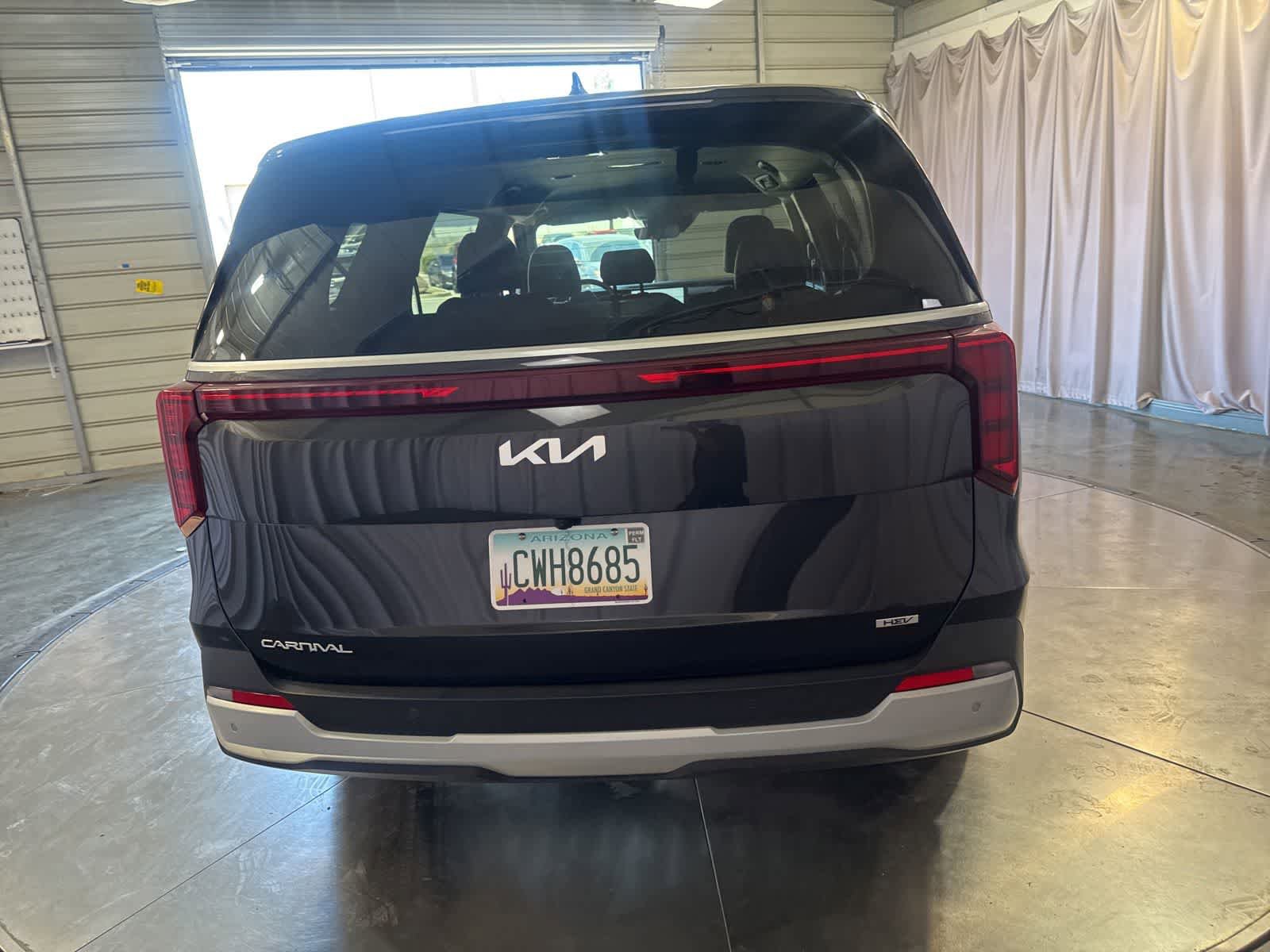 Used 2026 Kia Carnival LXS FWD image 6