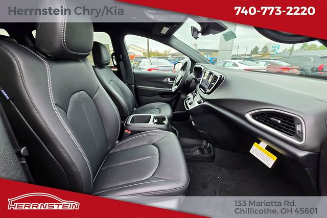 New 2026 Chrysler Voyager LX FWD image 29