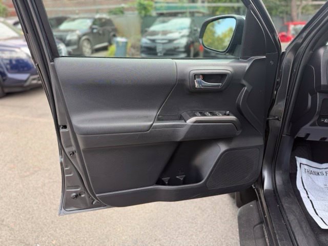 Used 2022 Toyota Tacoma TRD Sport AWD/4WD image 12