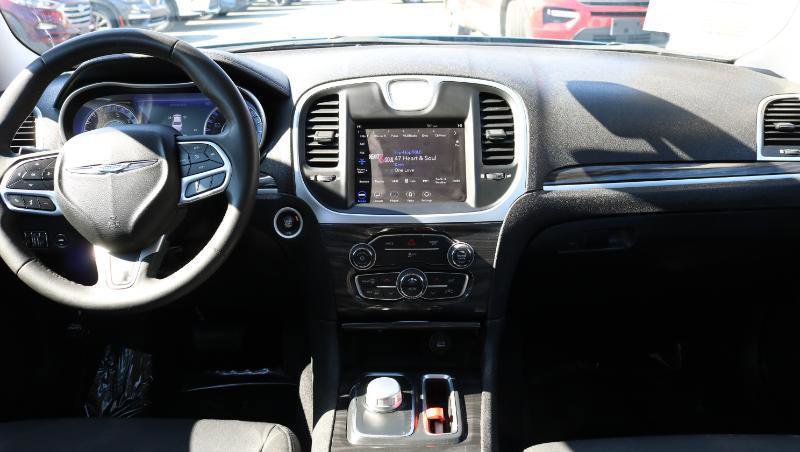 Used 2022 Chrysler 300 Touring w/ Sport Appearance Package image 19