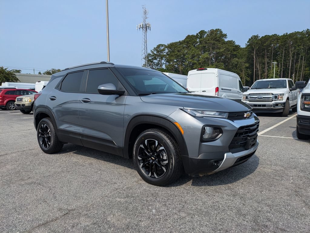 Used 2022 Chevrolet TrailBlazer LT w/ Convenience Package FWD image 2