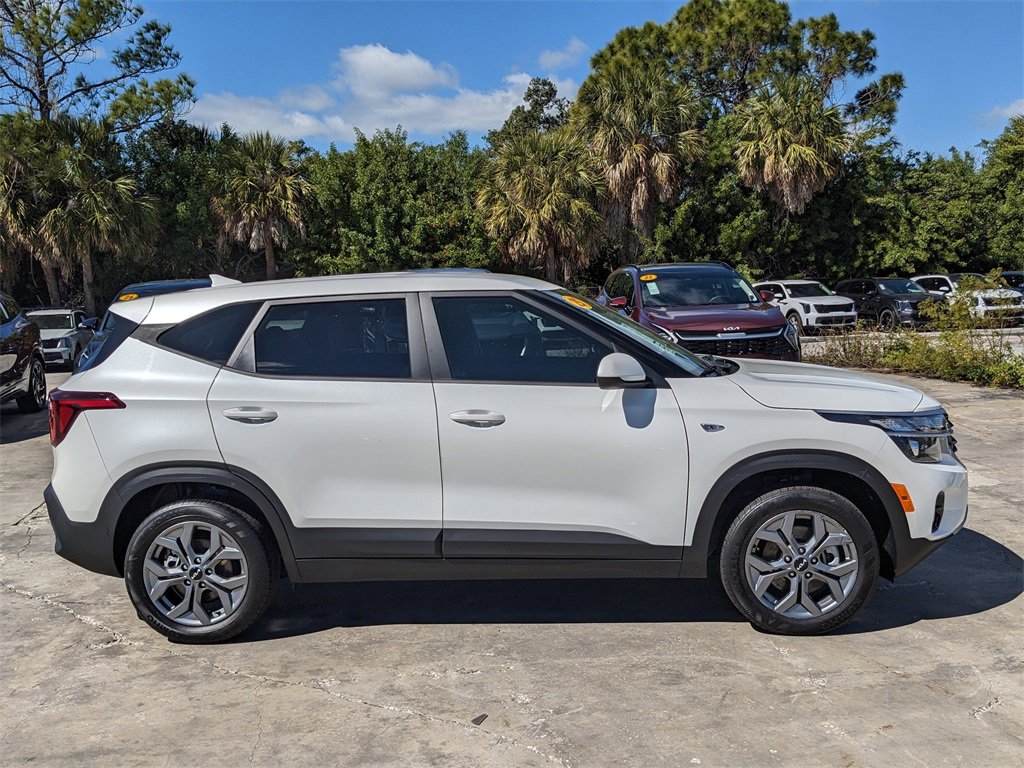 Certified 2025 Kia Seltos LX image 9