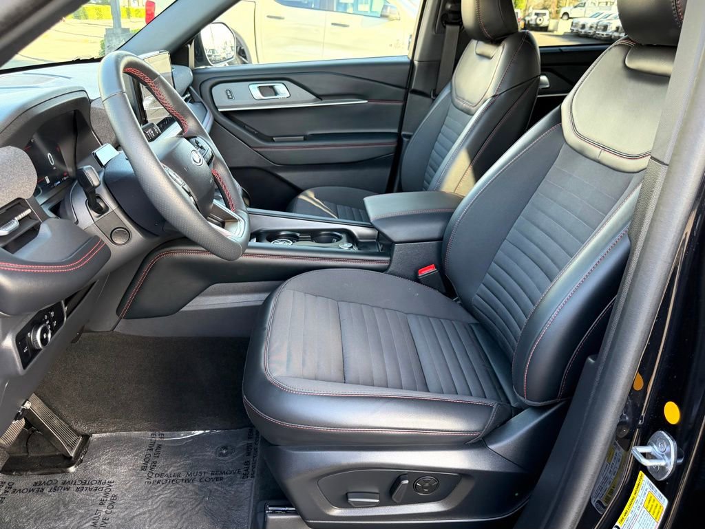 Used 2025 Ford Explorer ST-Line w/ Premium Package image 16