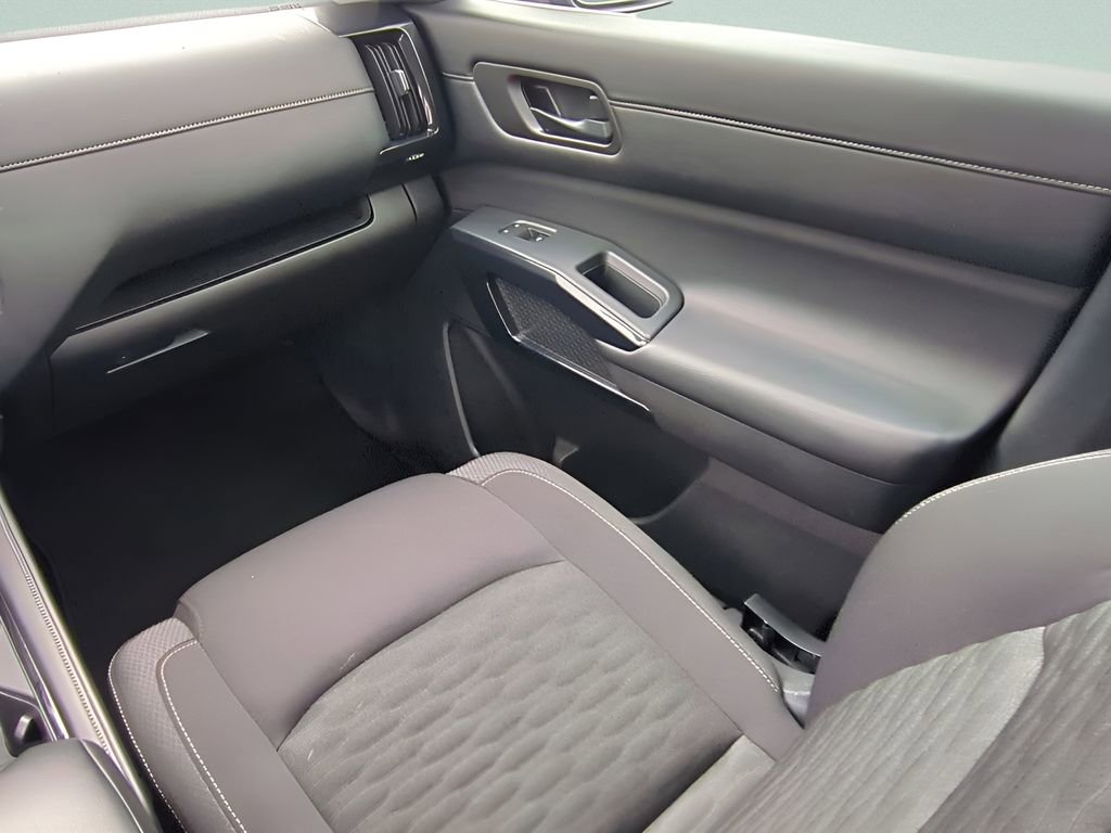 Used 2025 Nissan Pathfinder SV image 15