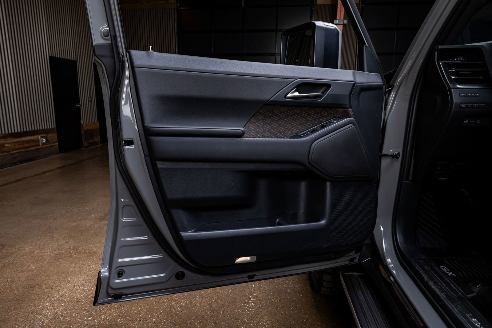 Used 2025 Lexus GX 550 image 37