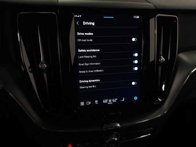 Certified 2025 Volvo XC60 B5 Core image 27