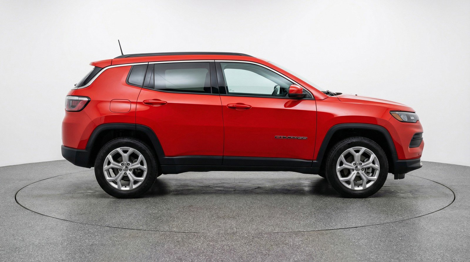 Used 2025 Jeep Compass Latitude image 9