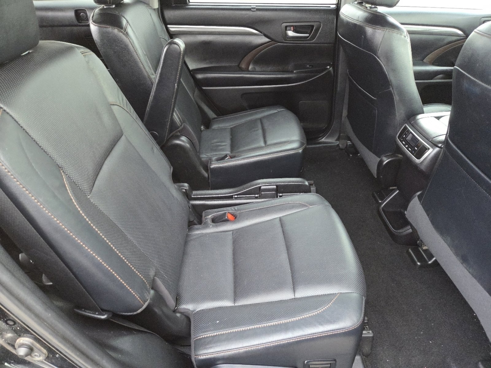 Used 2019 Toyota Highlander Limited image 23