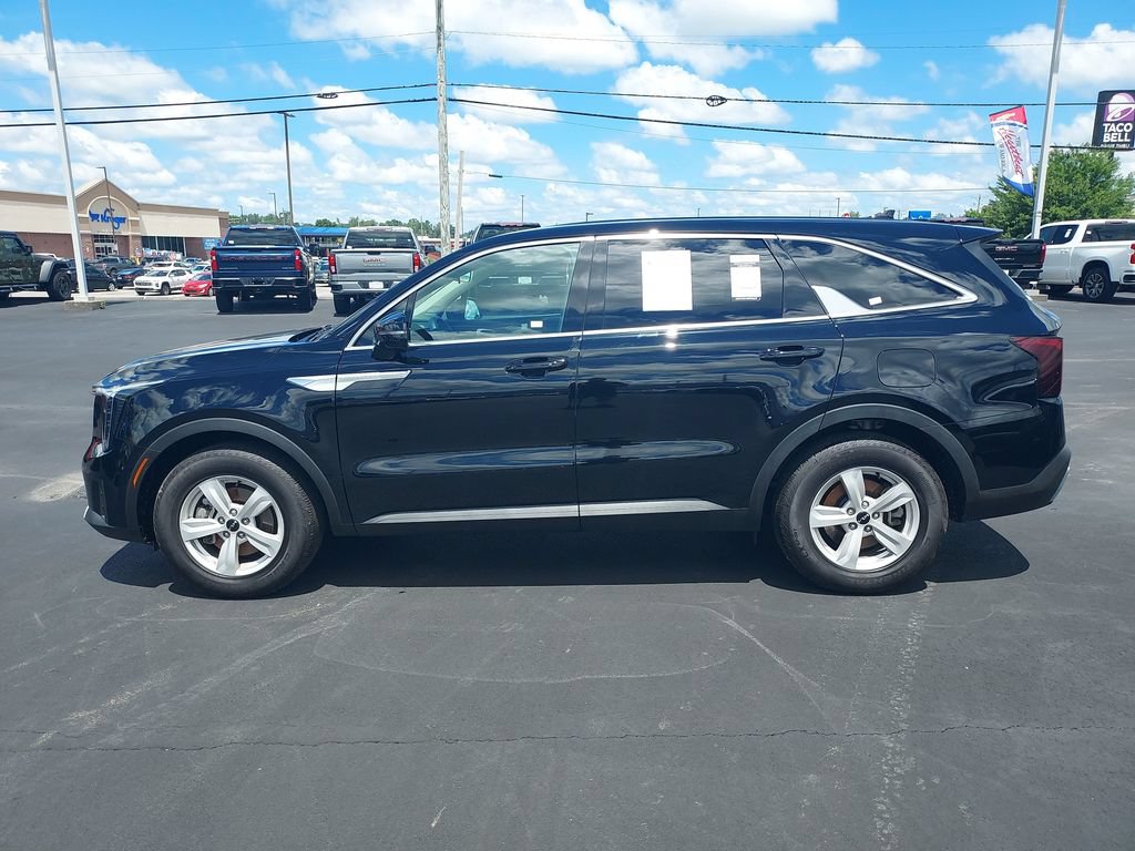 Used 2026 Kia Sorento LX FWD image 2