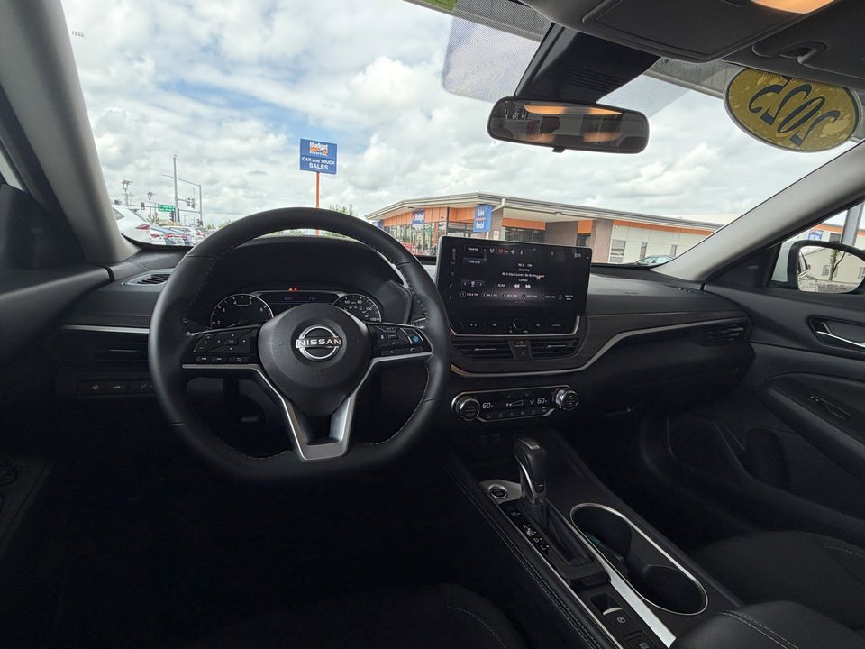 Used 2025 Nissan Altima 2.5 SV w/ SV Premium Package AWD/4WD image 11
