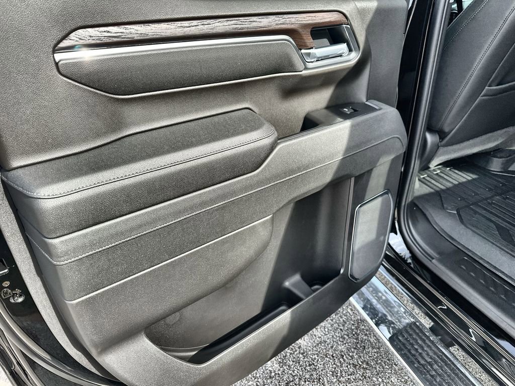 New 2026 GMC Sierra 1500 SLT image 15