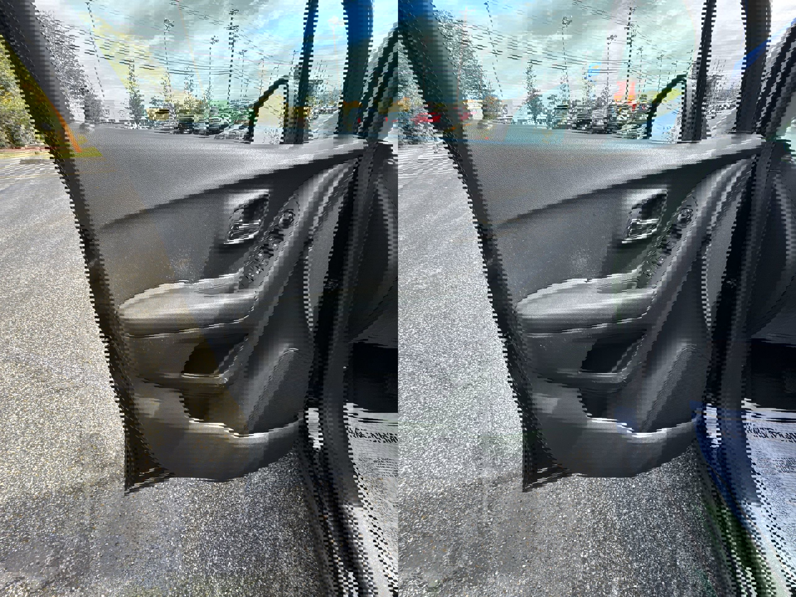 Used 2022 Chevrolet Trax LS w/ Tint and Cruise Package image 23