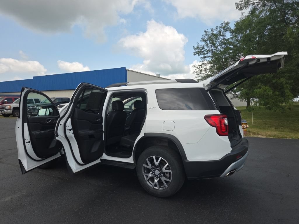 Used 2023 GMC Acadia SLT w/ Preferred Package AWD/4WD image 13