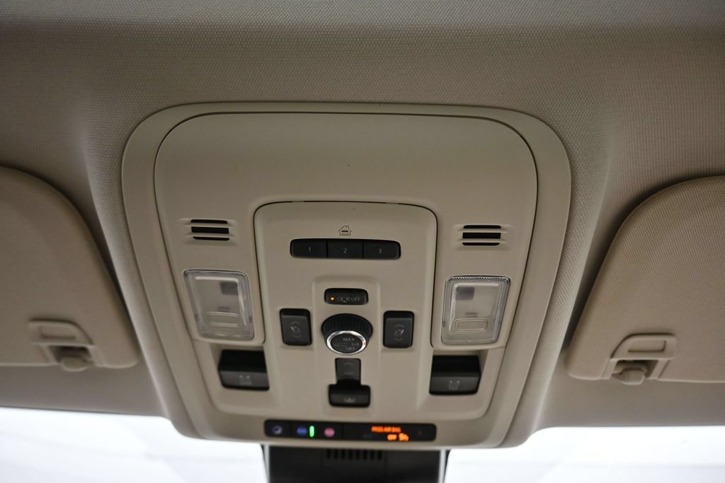 Used 2023 GMC Yukon XL Denali AWD/4WD image 32