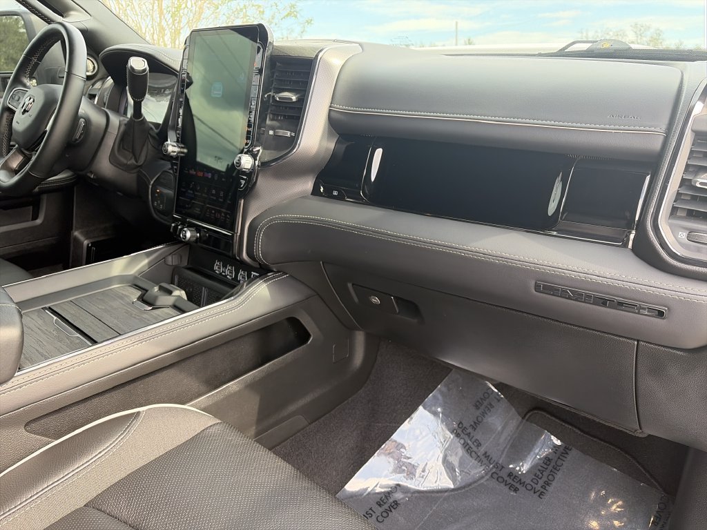 Used 2025 RAM 2500 Limited AWD/4WD image 29