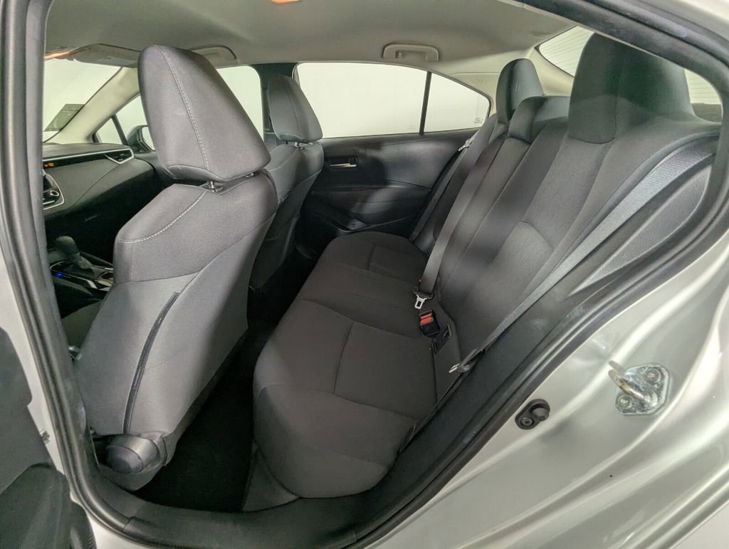 Used 2020 Toyota Corolla LE image 25