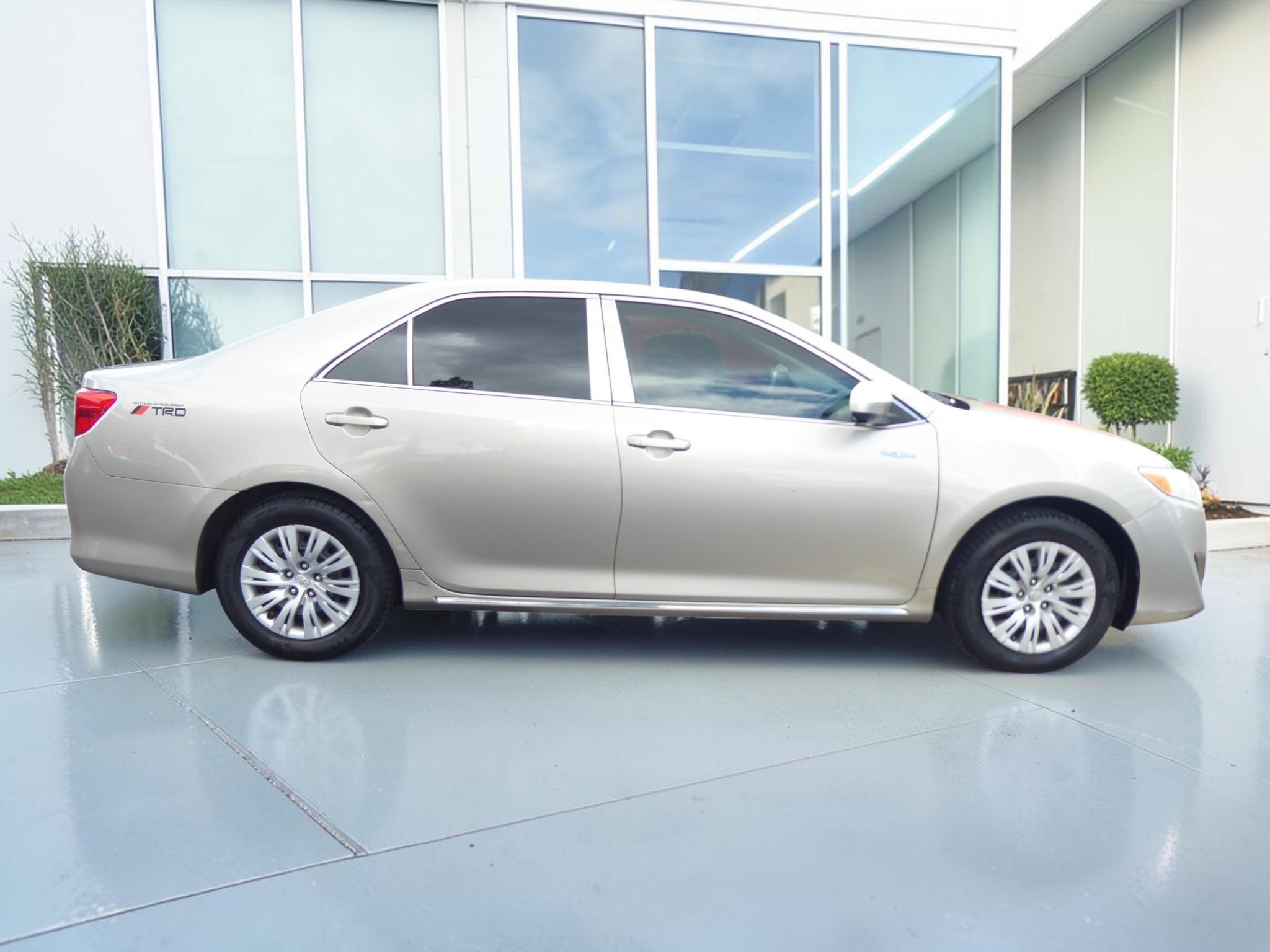Used 2014 Toyota Camry LE image 6