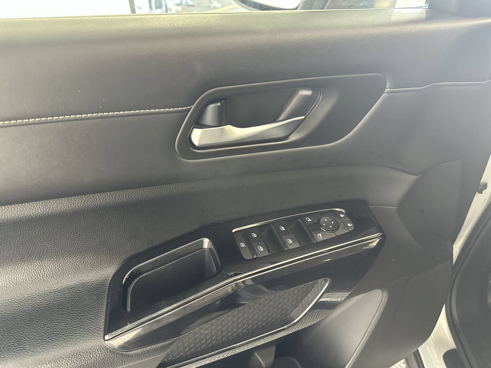 Certified 2022 Nissan Pathfinder SV FWD image 13