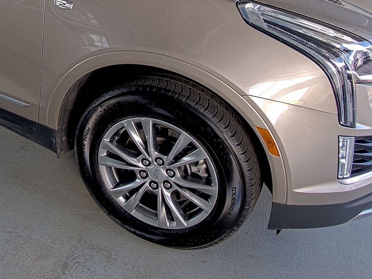 Used 2022 Cadillac XT5 Premium Luxury w/ LPO, Floor Liner Package image 16