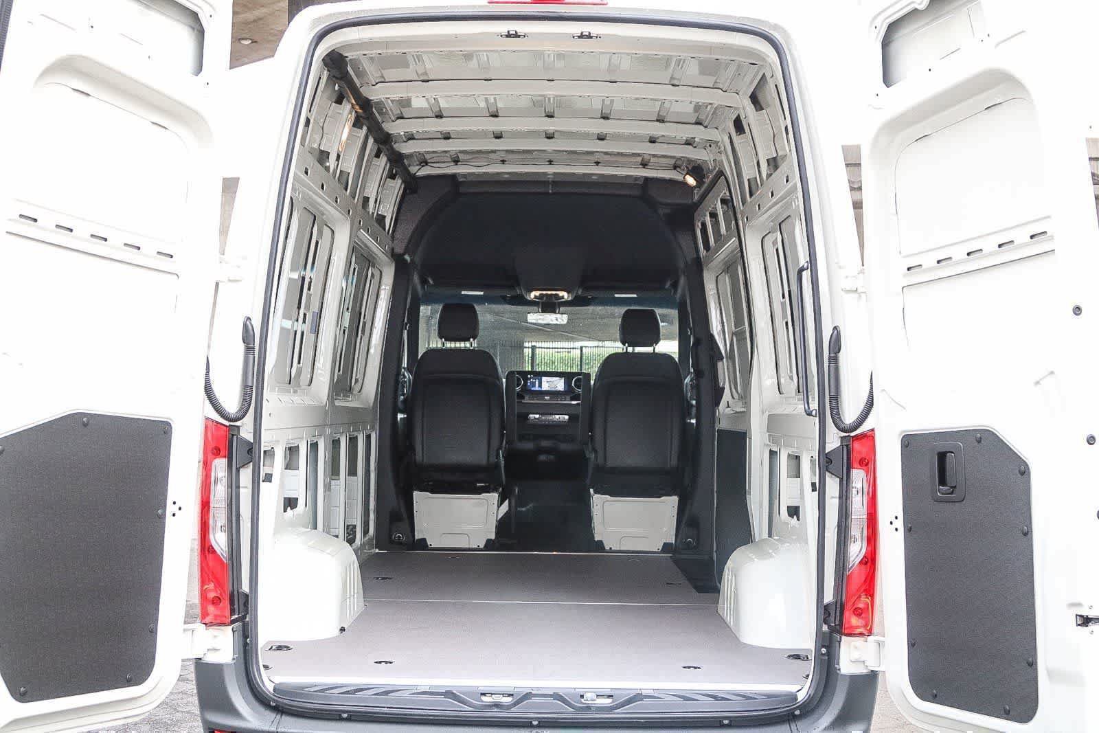 Used 2025 Mercedes-Benz Sprinter 2500 image 24
