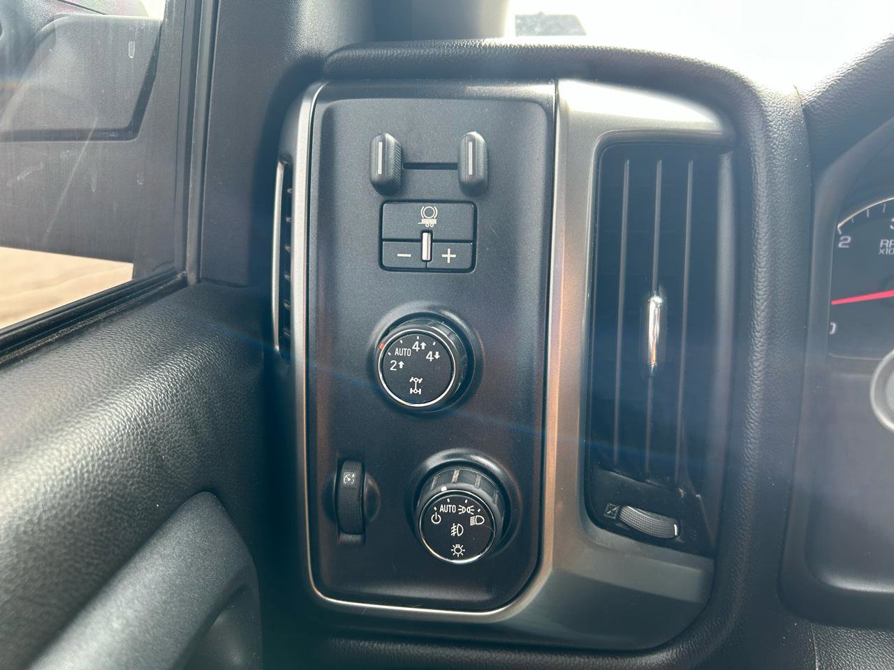 Used 2014 Chevrolet Silverado 1500 LT image 26