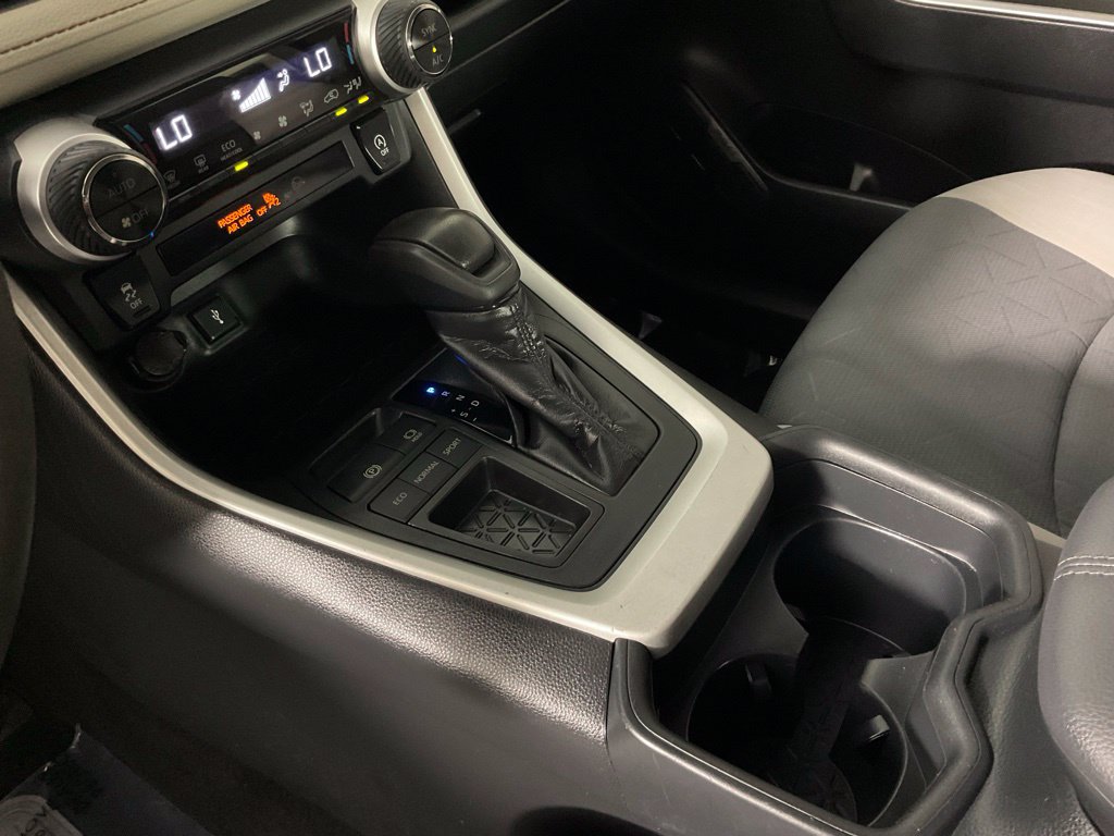 Used 2020 Toyota RAV4 XLE FWD image 19