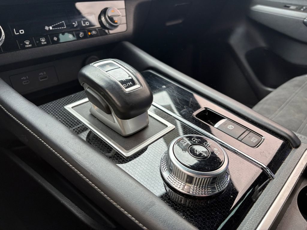 Used 2023 Mitsubishi Outlander SE Black Edition image 27