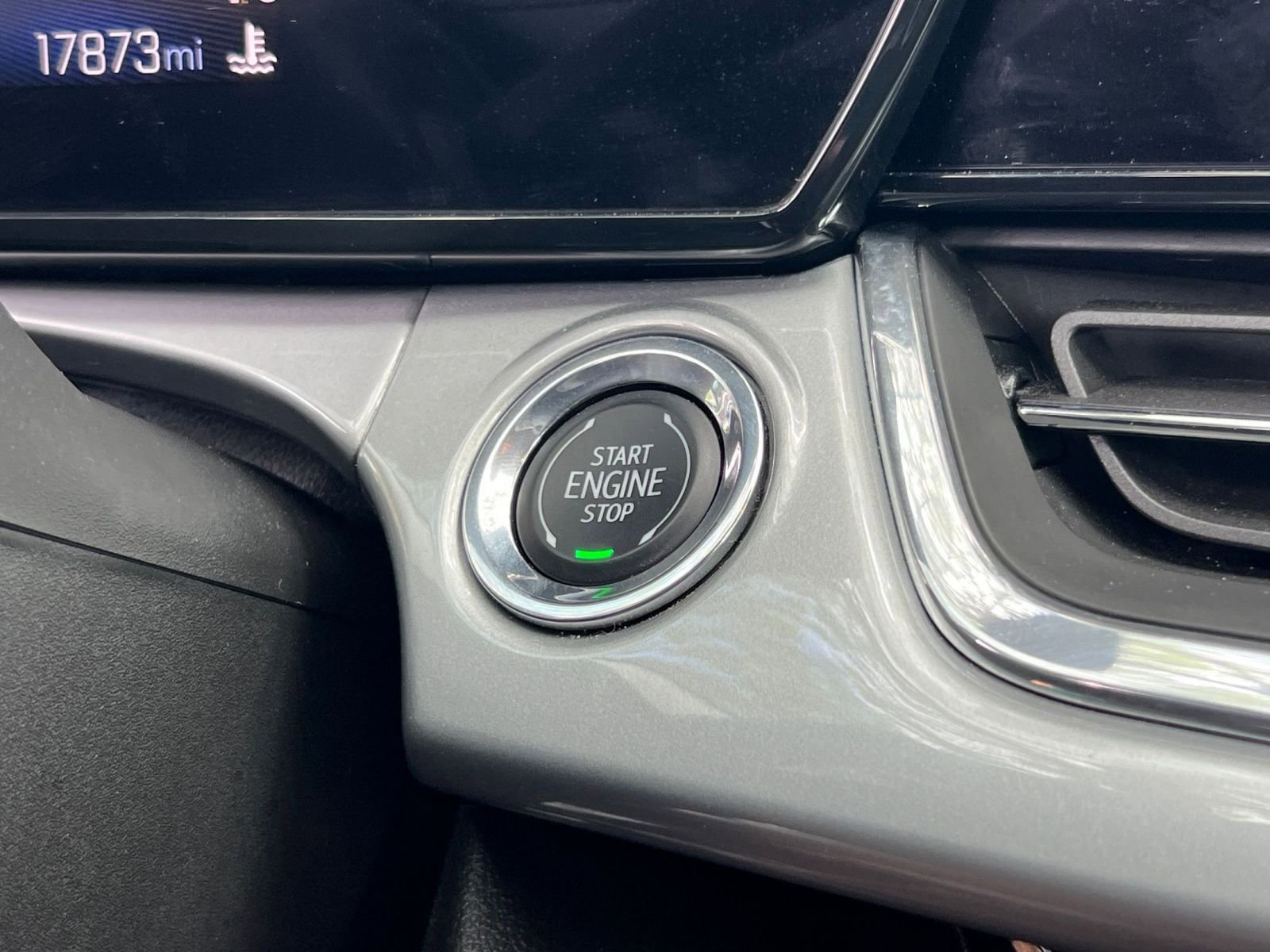 Used 2025 Chevrolet Trax LT FWD image 21