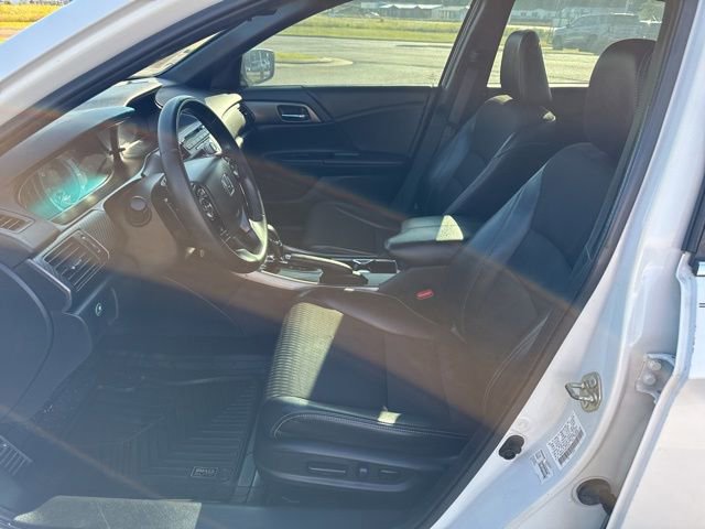 Used 2017 Honda Accord Sport image 11