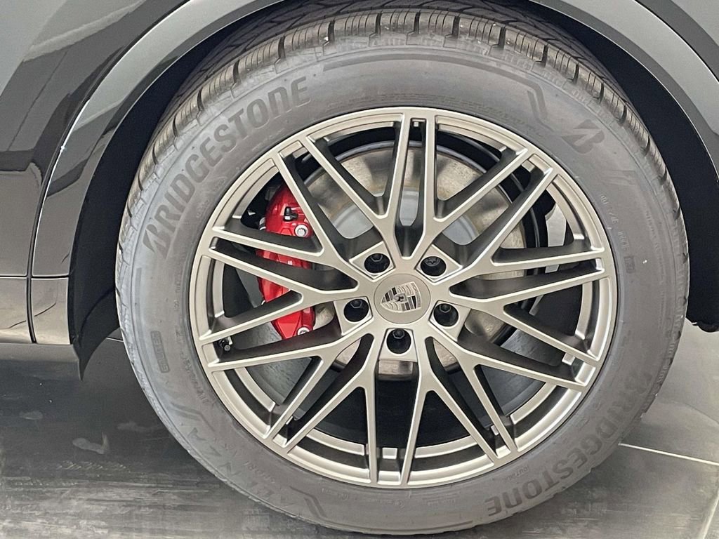 New 2025 Porsche Cayenne Turbo AWD/4WD image 12