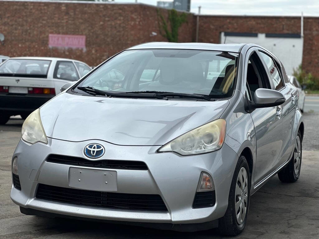 Used 2012 Toyota Prius C One FWD image 3