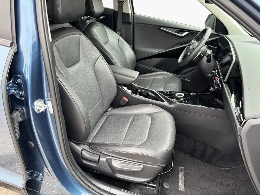 Used 2023 Kia Niro SX Touring FWD image 34