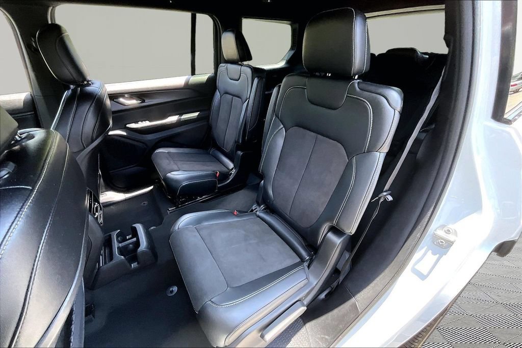 Used 2023 Jeep Grand Cherokee L Laredo RWD image 18